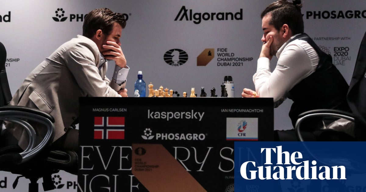 Magnus Carlsen plays out 33-move draw with Ian Nepomniachtchi in game four