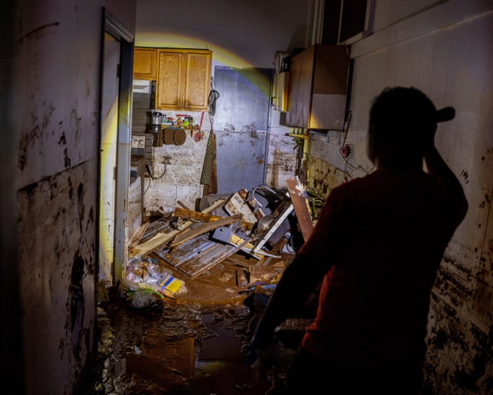 Hawaii Faces Severe Flooding Crisis as Residents Evacuate