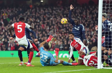 شادی آرسنالی ها شادی بازیکنان آرسنال پس از پیروزی