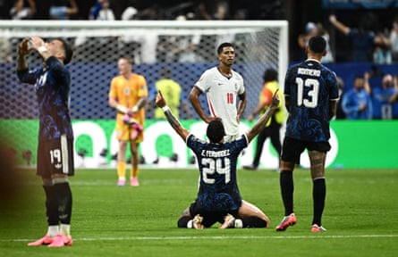 Gioia per l'Argentina e agonia per l'Inghilterra al fischio finale.