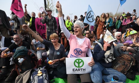 Climate change protests in Londonepa07512336 Extinction Rebellion climate change demonstrators protest on Waterloo Bridge during climate change protests in London, Britain, 17 April 2019. The Extinction Rebellion are holding a number of protests across London to draw attention to climate change. EPA/ANDY RAIN