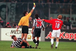Manchester United’s Paul Scholes is booked after his tackle on Juventus’ Didier Deschamps.