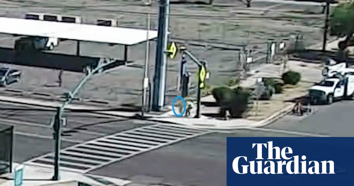 ‘Right place at the right time’: Arizona utility worker saves toddler from rush-hour traffic ‘Right place at the right time’: Arizona utility worker saves toddler from rush-hour traffic