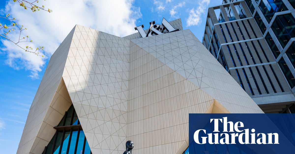 V&A faces calls to become living wage employer on eve of Stratford opening