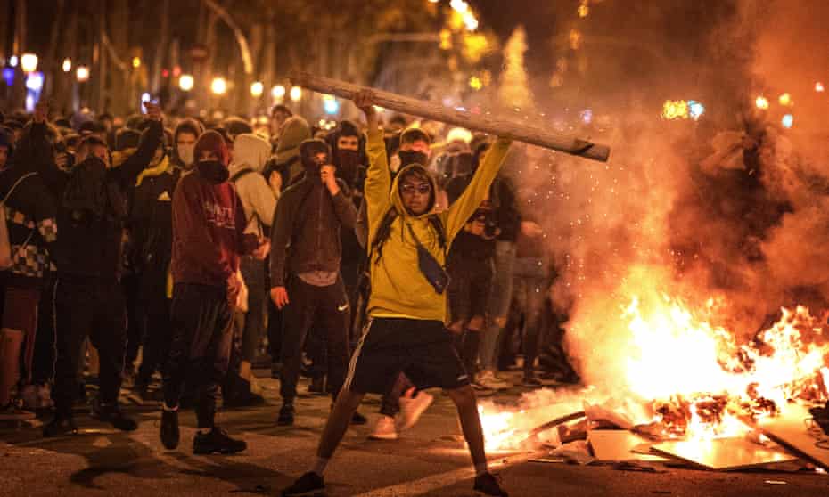 Third Night Of Violence In Barcelona After Jailing Of Catalan Separatists Barcelona The Guardian