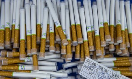 Shenzhen, vaping capital of the world, holds its breath as health concerns spiral | China | The Guardian Shenzhen, vaping capital of the world, holds its breath as health concerns spiral | China | The Guardian