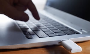 Downloading data from a USB
