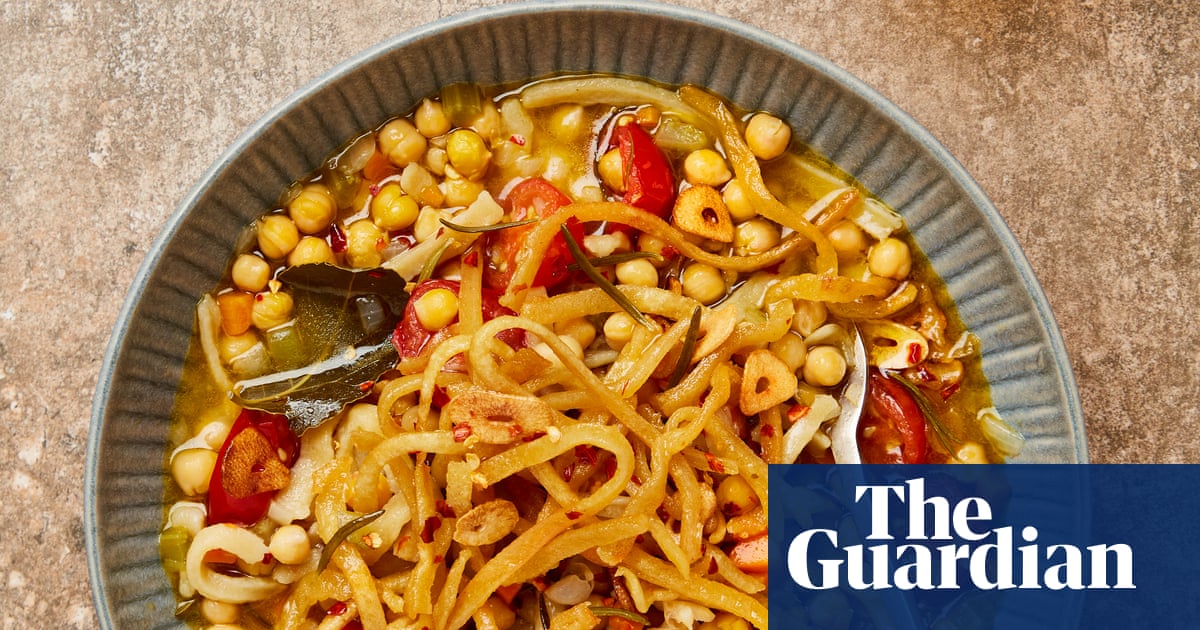 herby-chickpea-and-pasta-broth-meera-sodha-s-vegan-recipe-for-cicera-e-tria