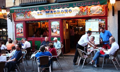 Madrileños meet near the Spanish capital’s Plaza Mayor to enjoy a two- or three-hour lunch before heading back to work.