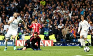 Karim Benzema pounces on Sven Ulreichâs blunder to score his and Real Madridâs decisive second goal.