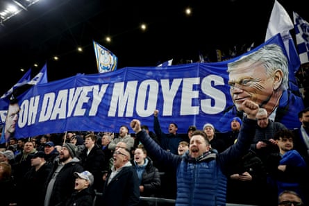 Everton fans hold up a banner with David Moyes’s face on it