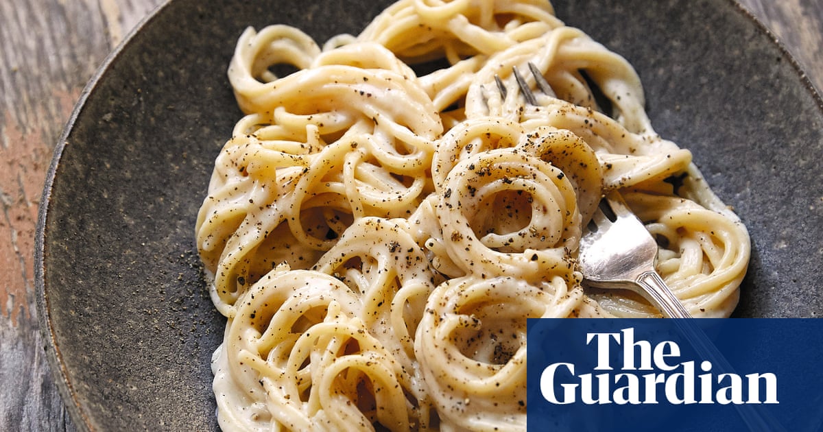 How to avoid clumpy cheesy pasta sauces