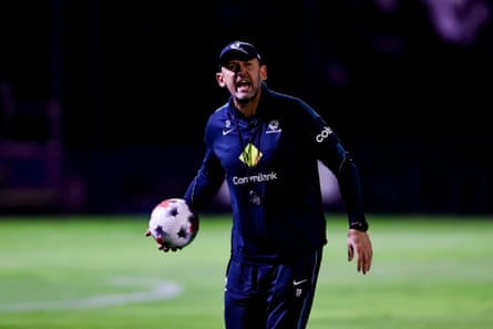 Australia coach Tony Popovic directs training.