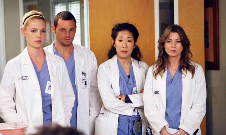 Katherine Heigl, Justin Chambers, Sandra Oh and Ellen Pompeo in Grey’s Anatomy.