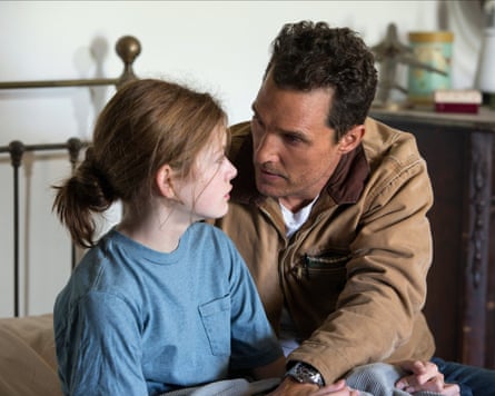 Mackenzie Foy and Matthew McConaughey as Murph and Cooper in Interstellar