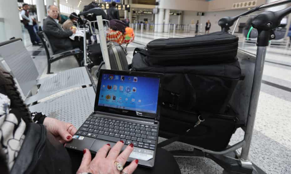 The US and UK have tightened security on on flights from eight countries, banning passengers from carrying laptops and tablet computers.