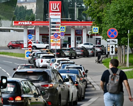 Russian cities feel the pinch amid worsening fuel shortages
