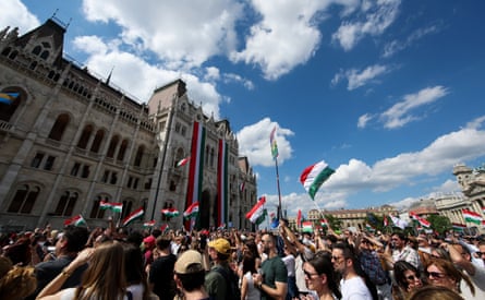 Crowd gathered outside the Hungarian parliament building.