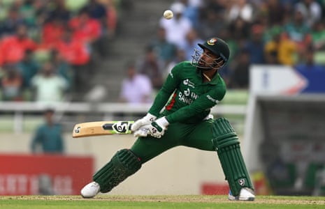 Litton Das brings up his fifty.
