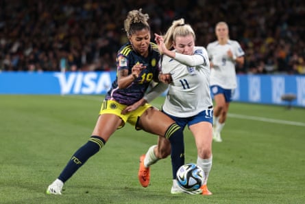Jorelyn Carabali of Colombia and Lauren Hemp of England tussle during their 2023 Women’s World Cup quarter-final.