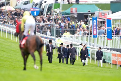 يقوم فريق Aidan O'Brien بتفقد المسار قبل الديربي في إبسوم.