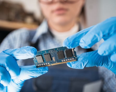 Service technician with memory on a computer motherboard