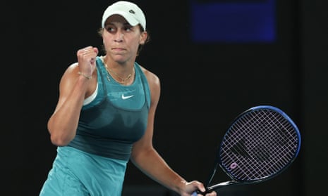Australian Open semi-finals: Keys v Swiatek goes to final set
