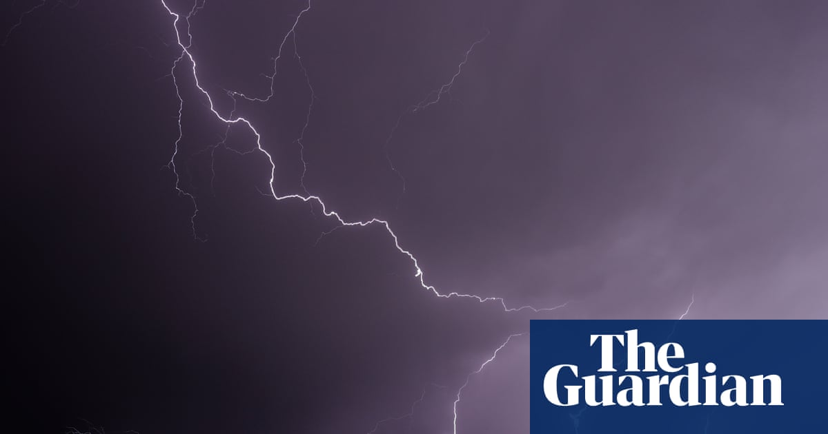 Severe storms damage the Plains and midwest as forecasts warn of tornadoes