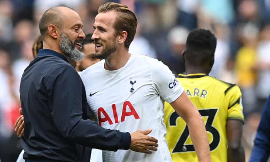 Son Heung-min downs Watford and maintains Tottenham’s perfect start | Premier League 1 Tottenham forward Harry Kane and head coach Nuno Espírito Santo celebrate the win against Watford.