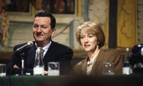 John Benfield (DSI Michael Kernan) and Helen Mirren (DCI Jane Tennison) in Prime Suspect, 1991. 