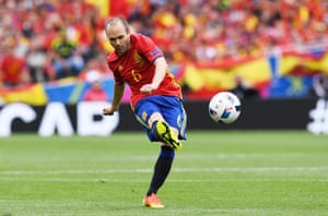 Iniesta tries a cheeky lob over Cech.