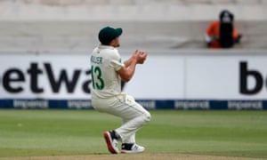 Wiaan Mulder prepares to take a catch and dismiss Sri Lanka’s Dimuth Karunaratne.
