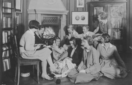 Elisabeth von Thadden with pupils at her boarding school in the Wieblingen district of Heidelberg