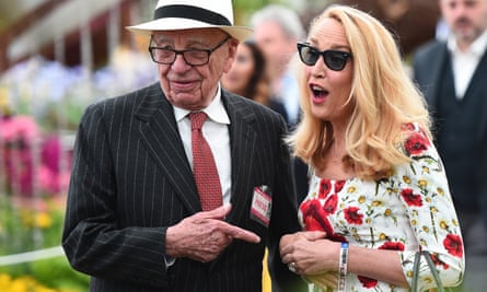 ‘This one’: Rupert Murdoch and Jerry Hall wander the Chelsea gardens.