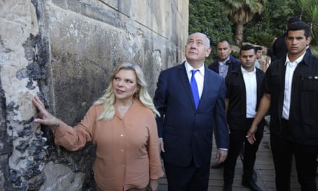 Benjamin and Sara Netanyahu visit the Ibrahimi mosque, also known as the Tomb of the Patriarchs, in Hebron.