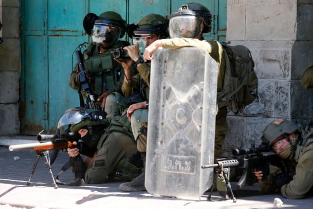 Israeli security forces take aim at Palestinian demonstrators