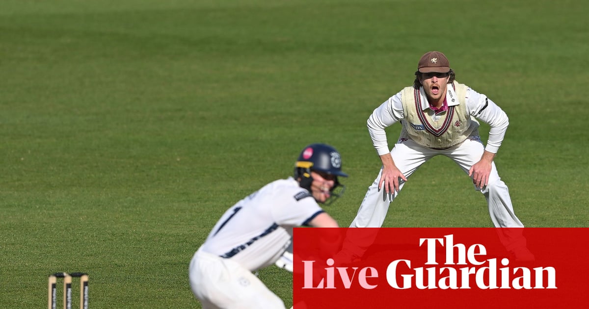 Somerset edge past Hampshire to stay top, Warwickshire beat Essex: county cricket – live