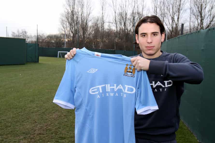 Gai Assulin en 2010 après avoir rejoint Manchester City ;  il n'a jamais eu de chance sous Roberto Mancini.