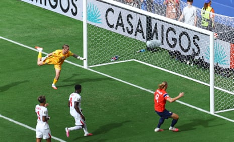 Andreas Schjelderup scores for Norway!