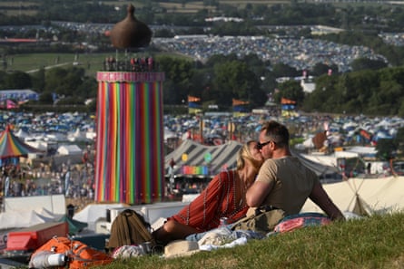 A couple kissing at Glastonbury.