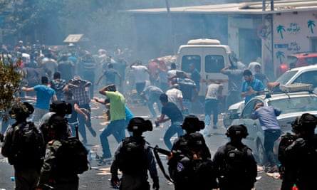 Palestinian worshippers run from teargas fired by Israeli forces
