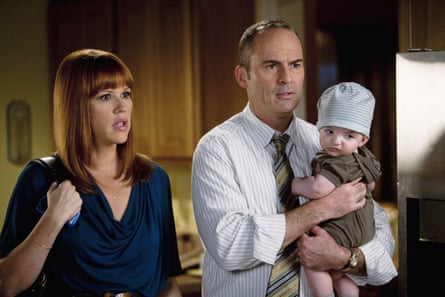 Molly Ringwald dengan Mark Derwin dalam The Secret Life of the American Teenager, 2009