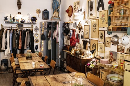 Rita Brocante et Cantine, a restaurant come thrift store in Marseille