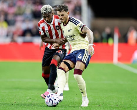 Ben White holds off Nilson Angulo during Arsenal’s victory at Sunderland.