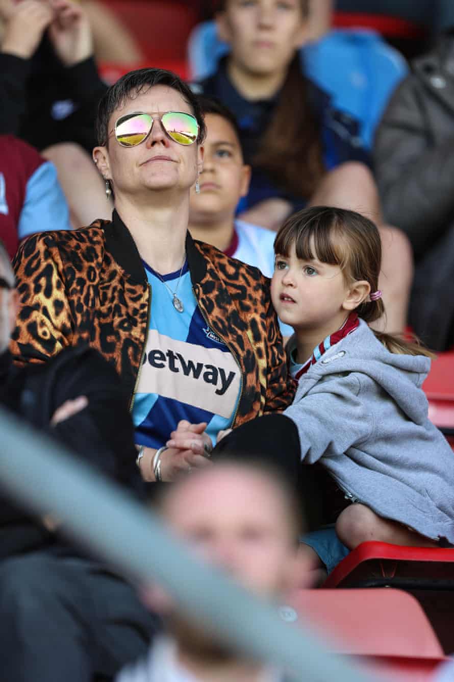West Ham v Man City Women16 April 2022, London - Women's FA Cup Football, Semi-Final - West Ham United v Manchester City - A mum and daughter sit together in the crowd - Photo: Charlotte Wilson / Offside.