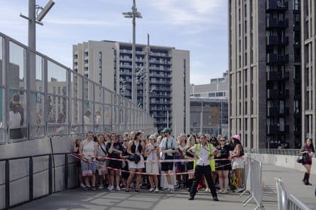 Styles fans ready themselves for the dash to the front.