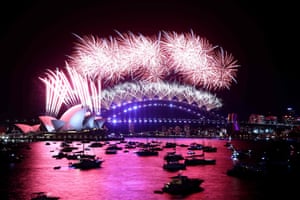 Los fuegos artificiales de Nochevieja estallan sobre el icónico Harbour Bridge y la Ópera de Sydney