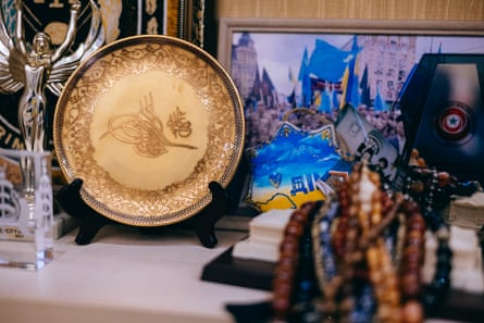 Up close details at Mustafa Dzhemilev office including pictures and a plate. The inscription on a pillow says “Home”