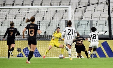 Lineth Beerensteyn fires home to give Juventus the lead against Arsenal.