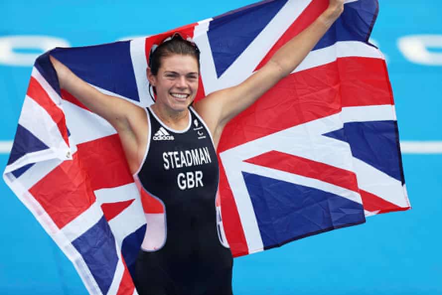 Lauren Steadman celebrates after claiming gold